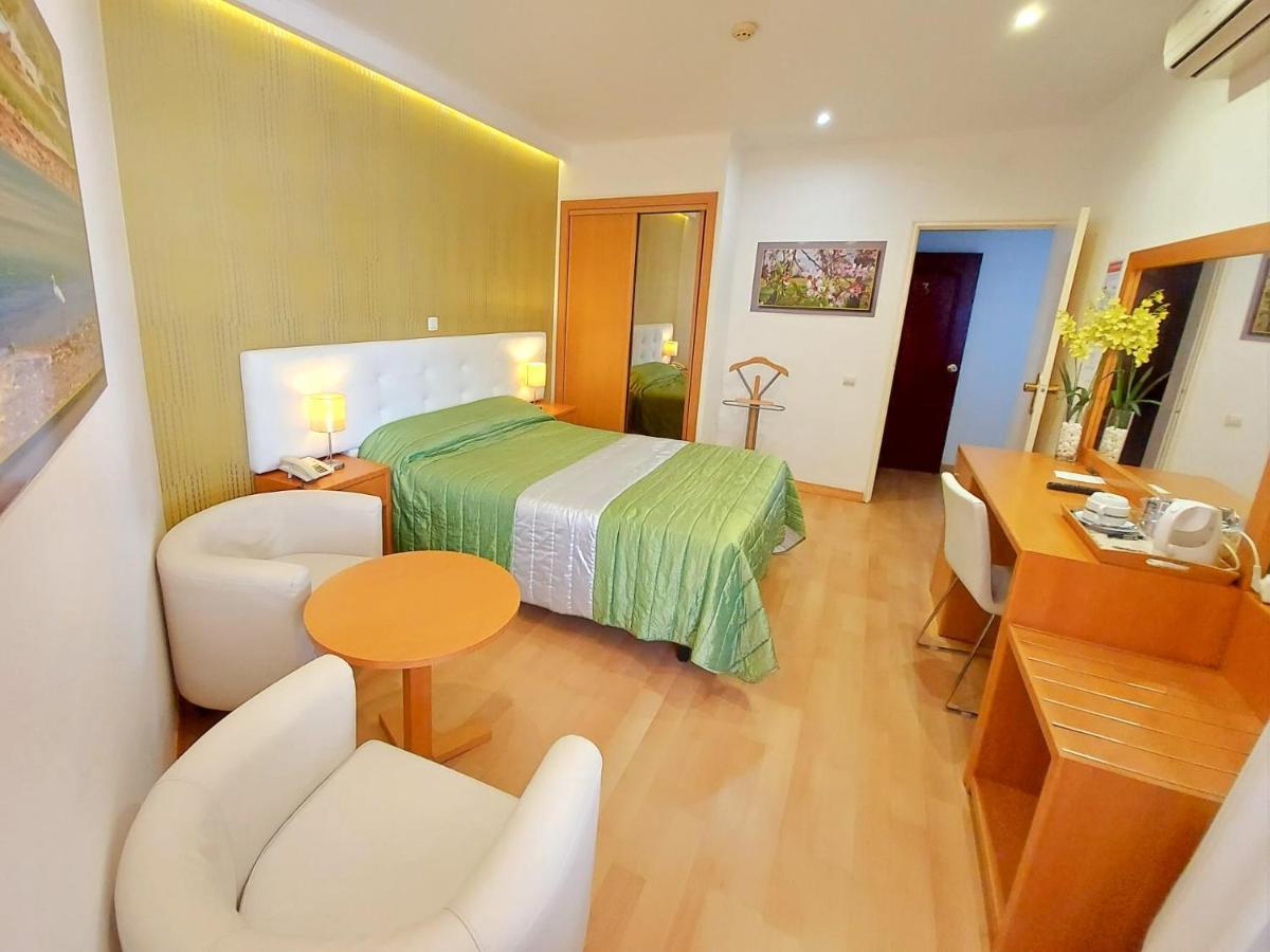 Vila Formosa Al-Estabelecimento De Hospedagem,Quartos-Rooms Monte Gordo Esterno foto