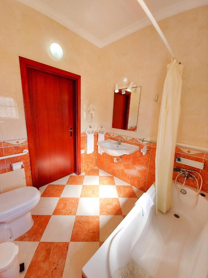 Vila Formosa Al-Estabelecimento De Hospedagem,Quartos-Rooms Monte Gordo Esterno foto