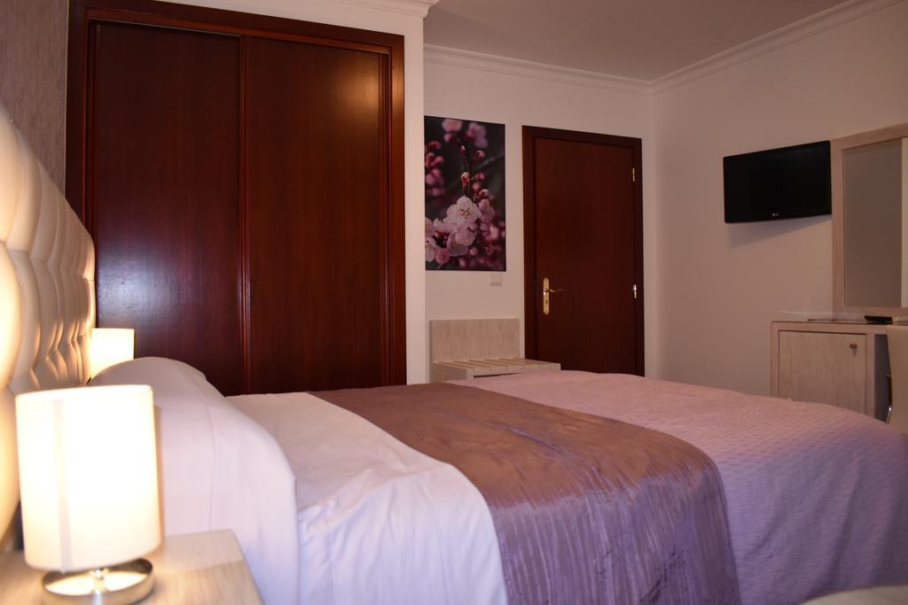 Vila Formosa Al-Estabelecimento De Hospedagem,Quartos-Rooms Monte Gordo Esterno foto